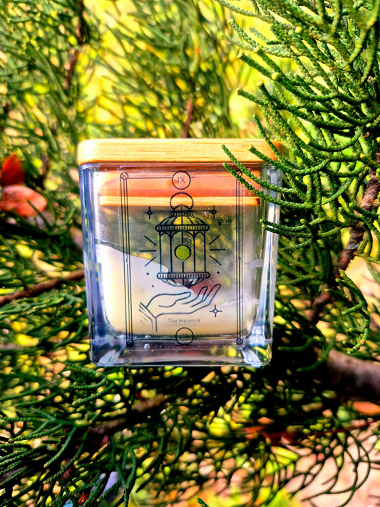 La Fiamma della Trasformazione: il Potere dei Tarocchi e delle Candele