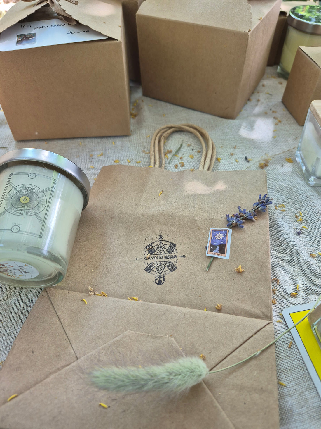 Eterea: Candele ispirate ai tarocchi per un'atmosfera spirituale